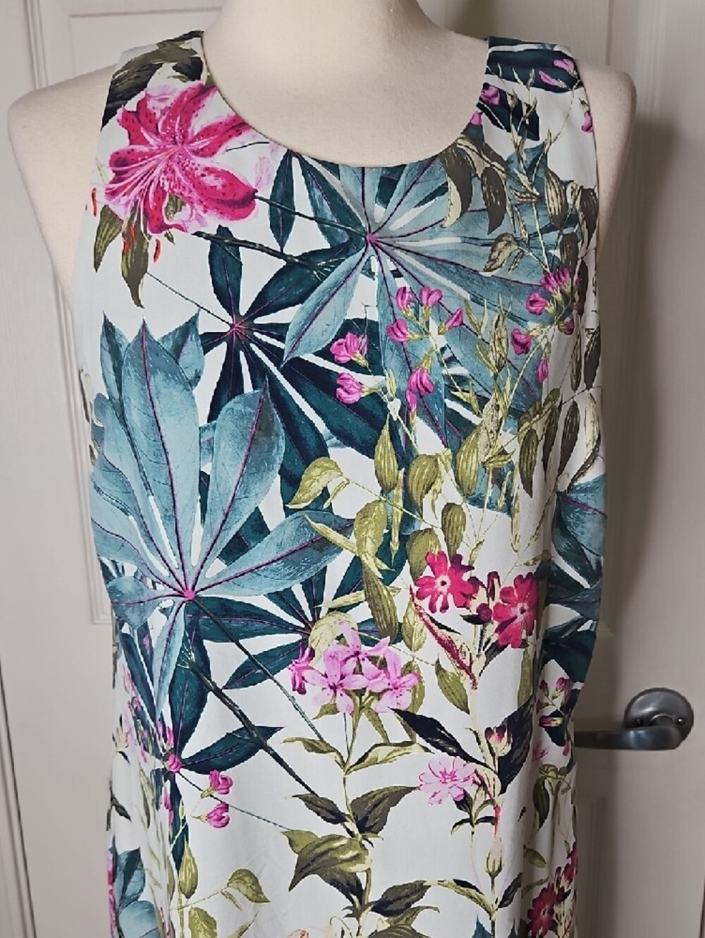Tommy Bahama Canyon Silk White Magenta Green Sleevless Floral Dress Size Medium - Picture 4 of 9